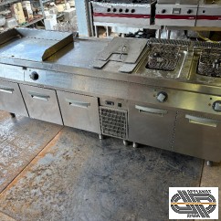 Ensemble cuisson idéal snack, grill, avec plancha + réserve froide + friteuses Zanussi EVO700 