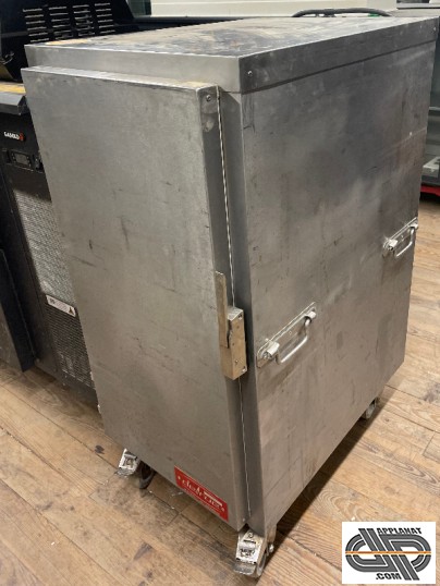 Chariot chauffant inox Delrue CT10V – armoire mobile sur roulettes, vue fermée