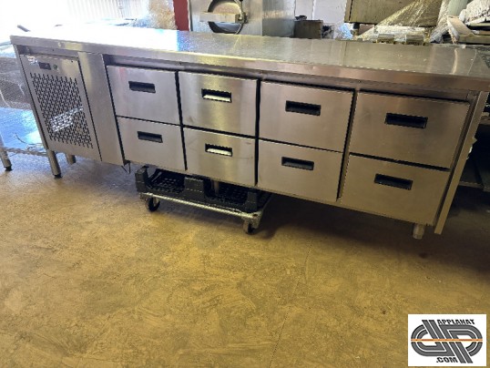 Desserte d'arrière bar en inox avec 6 tiroirs pour cannettes et bouteilles