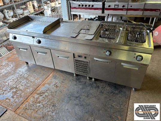 Ligne de cuisson électrique Zanussi EVO700 – plancha, friteuses et soubassement réfrigéré inox, ensemble modulaire professionnel d’occasion