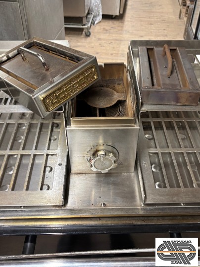 Détail du système de tirage du four Josper HJX-45 PRO d'occasion, conçu pour une cuisson au charbon en continu en cuisine professionnelle
