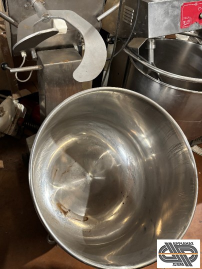 Pétrin inox a cuve basculante pour charcuterie , traiteur , grande cuisine 